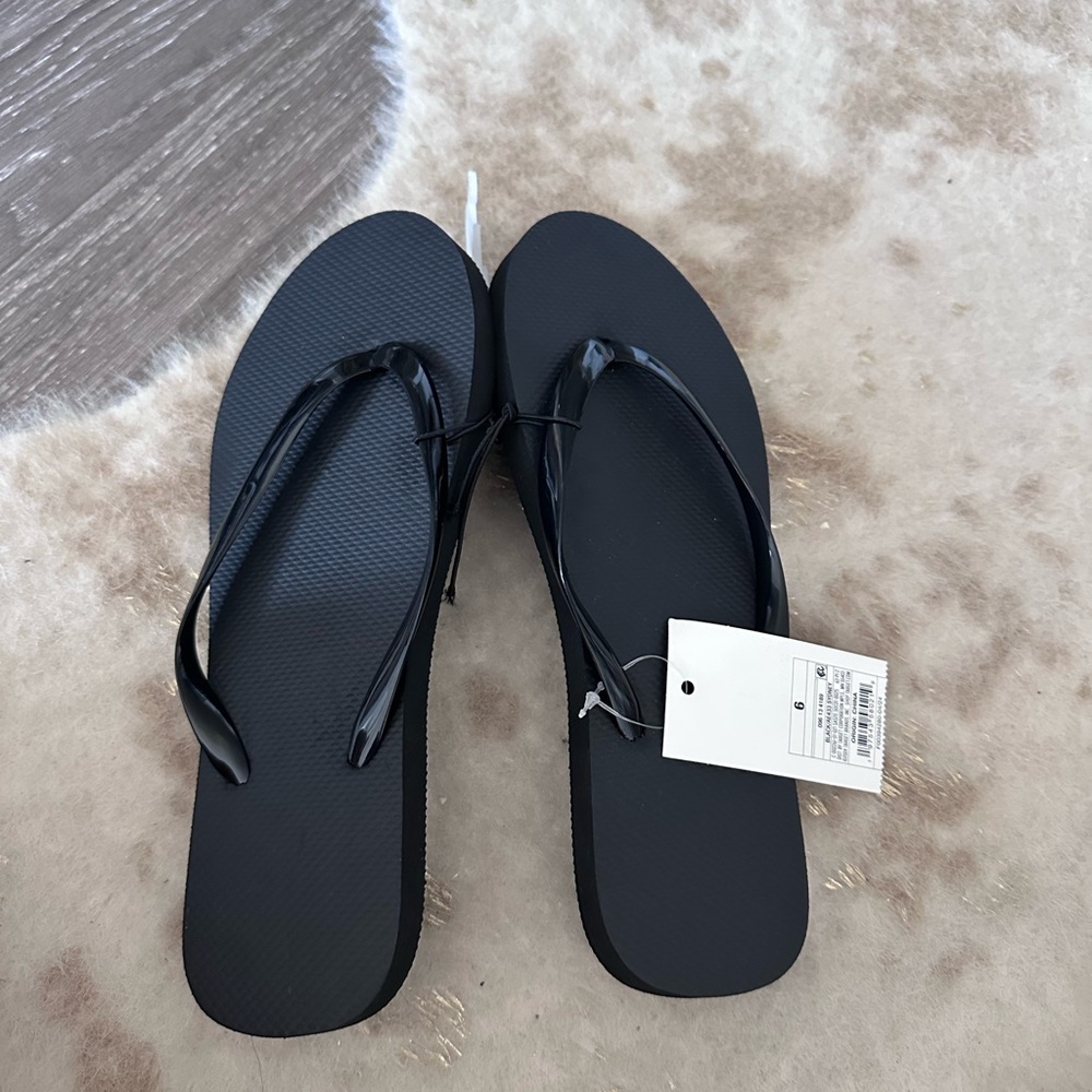 Shade & Shore Black Flip Flops for Women